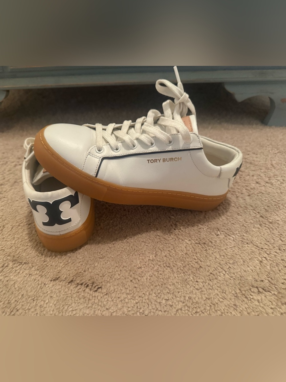 New Tory Burch White olive Leather Sneakers 7 Gum Rubber Sole $298